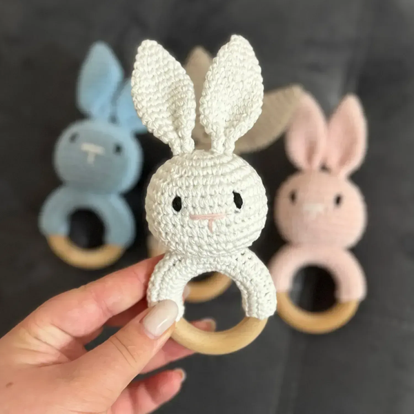 Подарунковий набір "Sweet Bunny з плюшевим пледом ручної роботи та білим зайчиком-гризунцем 90х100 см світло-блакитний колір 13794-90х100зайбіл фото