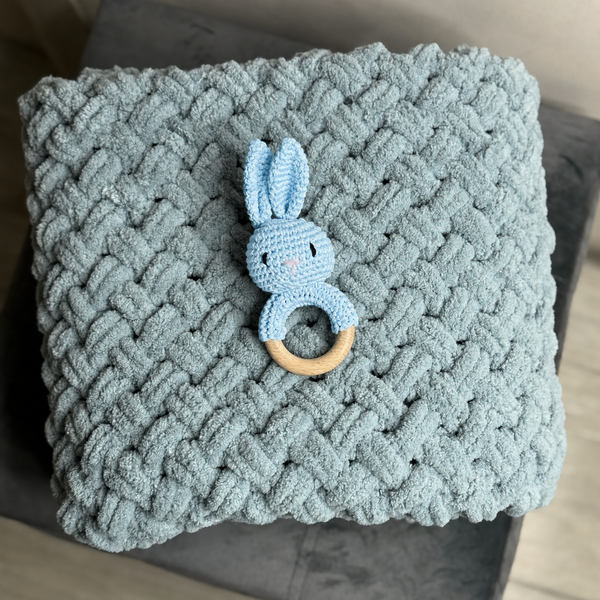 Подарунковий набір "Sweet Bunny" з плюшевим пледом ручної роботи та зайчиком-гризунцем блакитним 90х100 см сірий колір 13806-90х100зайблак фото
