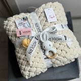 Подарунковий набір "Sweet Bunny" з плюшевим пледом ручної роботи візерунок Плетінка та зайчиком-гризунцем білим 85х85 см світло-бежевий колір 13838-85х85 фото