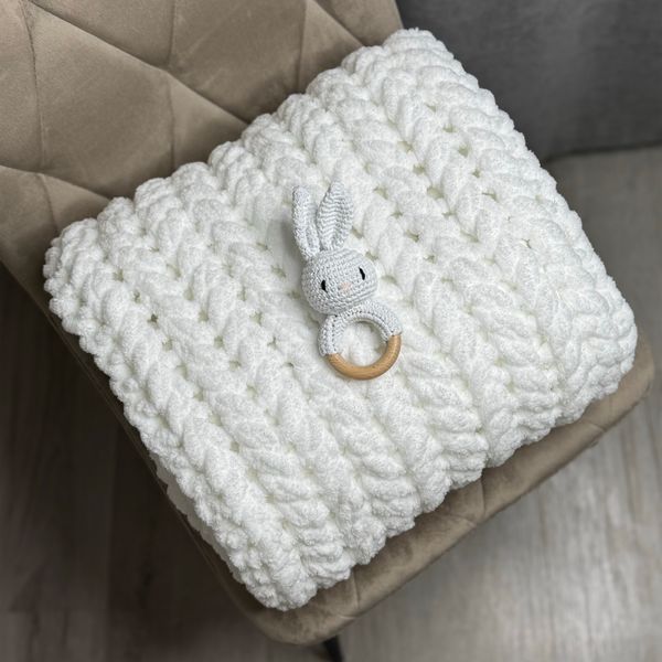 Подарунковий набір "Sweet Bunny" з плюшевим пледом ручної роботи Коса та білим зайчиком-гризунцем 100х120 см білий колір 13824-100х120 фото