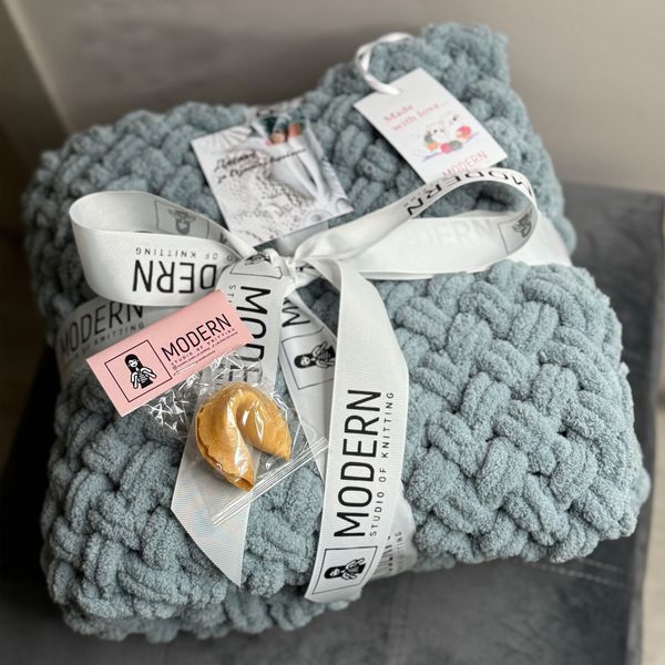 Подарочный набор &laquo;Sweet Bunny&raquo; с плюшевым пледом ручной работы и зайчиком-грызунцем белым 90х100 см серый цвет 13806-90х100зайбіл фото