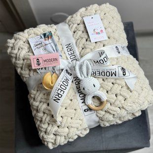 Подарочный набор "Sweet Bunny" с плюшевым пледом ручной работы узор Плетенка и зайкой-грызунцем белым 100х100 см светло-бежевый цвет 13838-100х100 фото