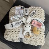 Подарунковий набір "Sweet Bunny" з плюшевим пледом ручної роботи та зайчиком-гризунцем білим 85х85 см світло-бежевий колір 13688-85х85зайбіл фото