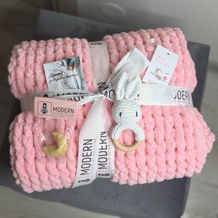 Подарунковий набір "Sweet Bunny" з плюшевим пледом ручної роботи візерунок Зефір та білим зайчиком-гризунцем 100х120 см рожевий колір 13846-100х120 фото